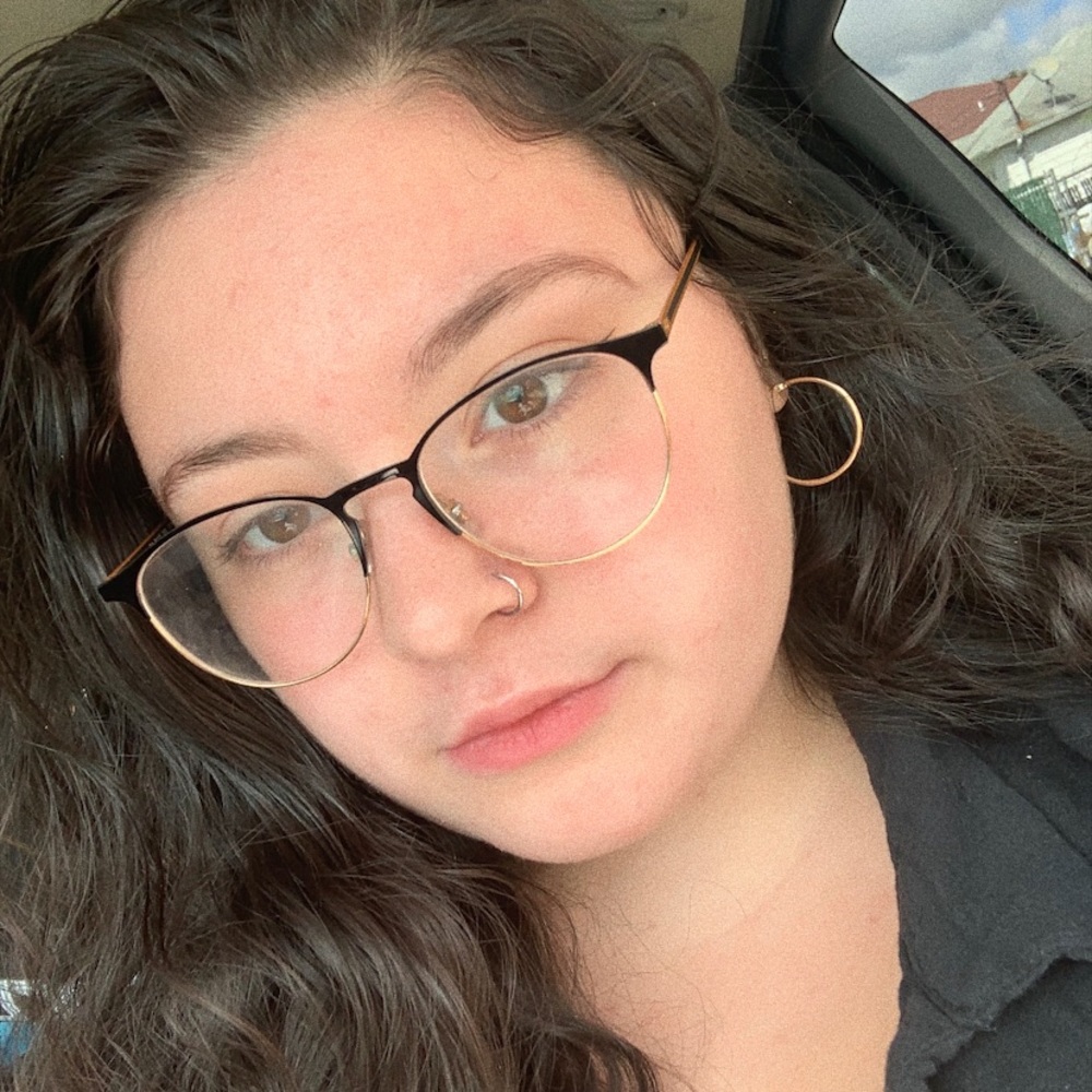 Meet your Posher, Cassandra
